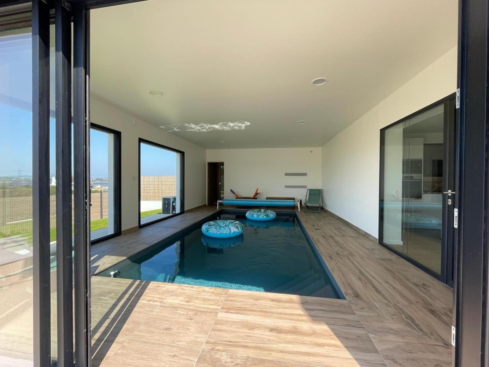 Magnifique Maison Vue Mer Avec Piscine Interieure Carantec Exterior foto